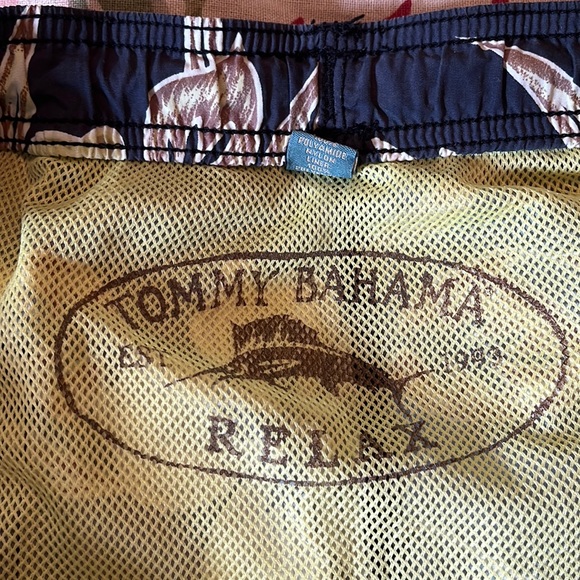 TOMMY BAHAMA Size Large Swim Trunks Hawaiian Hibiscus Flower PalmLeaf  Suble Hue - Picture 9 of 16
